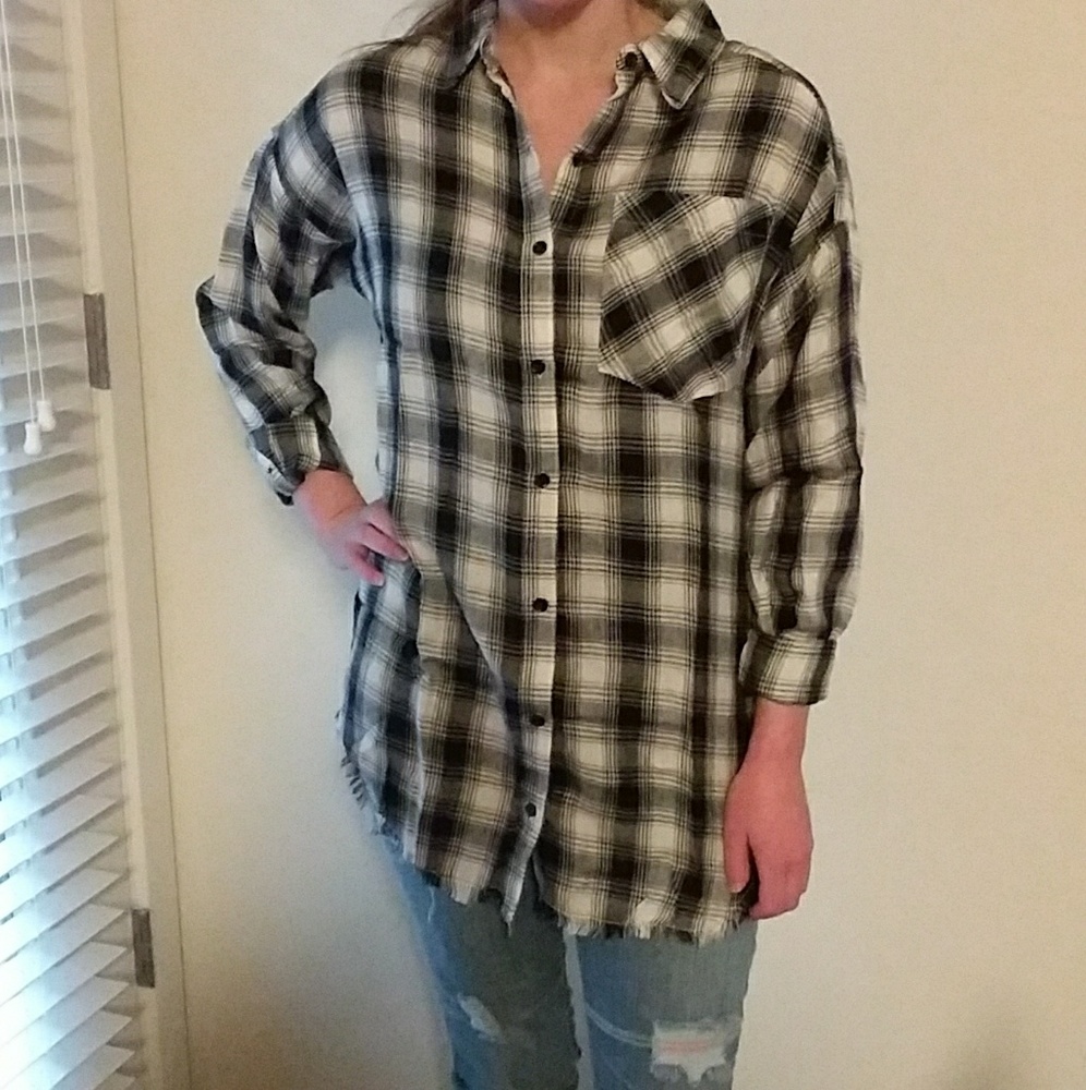 🎉HP🎉 Plaid Fringe Shirt